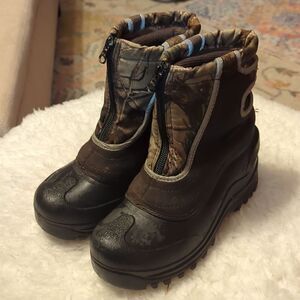 Itasca Camo Winter Snow Stomper Boots Front Zip Sz 2 snow boots 